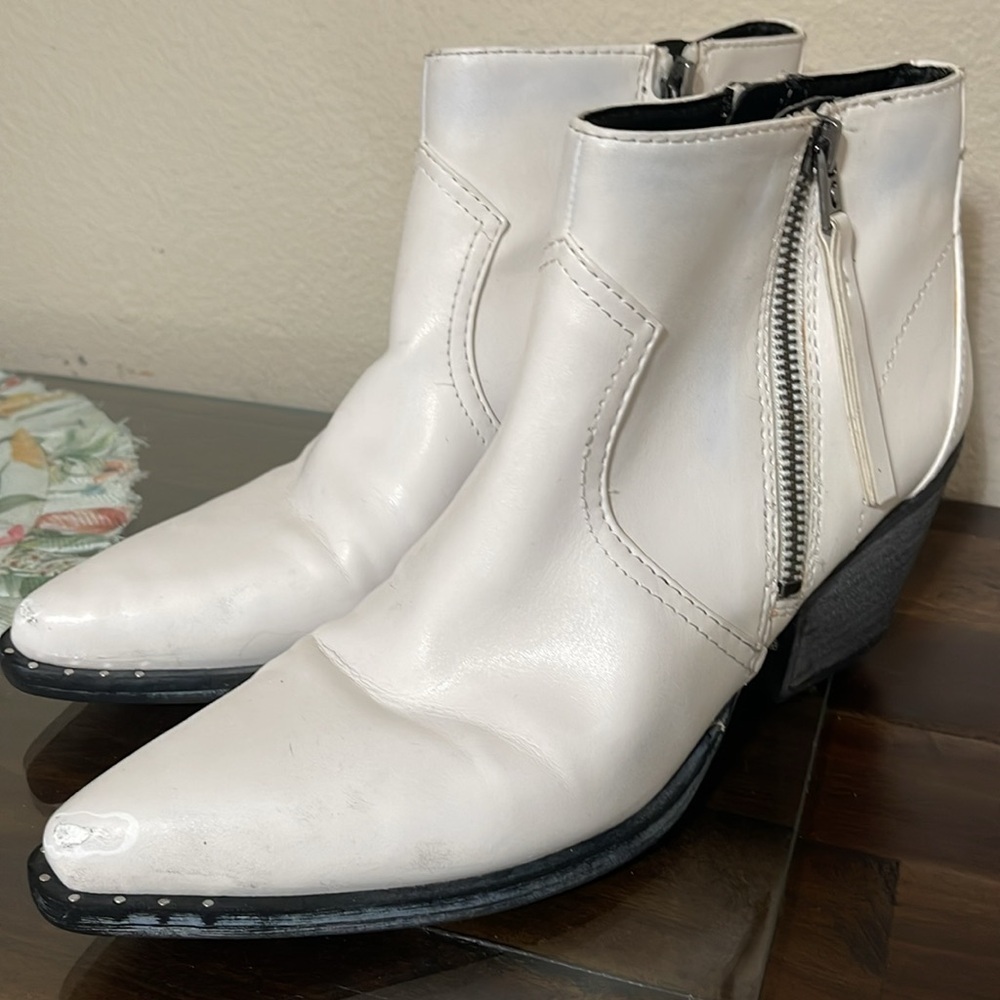 Circus by Sam Edelman White Whistler Ankle Booties Sz 8 Studded Pointy western - Picture 2 of 16